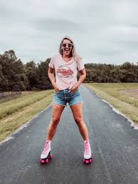 Also if i forgot any other fun 70s and 80s roller skating outfits let me know in the comments. Rollerskatingoutfit Rollerskating Rollerskates Summerstyle Summerfashion Jeans Cutoff Roller Skating Outfits Roller Skating Pictures Retro Roller Skates