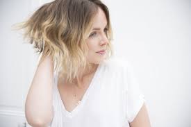 Comment Coiffer Un Carre Wavy Lm Coiffer Carre Coiffer Cheveux Courts Carre Court Wavy