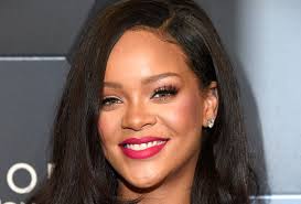Following the news that riri has inked her brand new puma deal, the and, rihanna wasn't the only one posting pics of herself, with justin bieber also taking to instagram to share a snap of the diamonds singer in her. Rihanna No Makeup See Every Photo Of Rihanna Without Makeup Beauty Crew