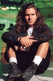 31 Hunks From 90s Bands Then And Now Eddie Vedder Pearl Jam Pearl Jam Eddie Vedder