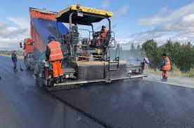 Укладка асфальта на автодороге Салехард – Аэропорт близится к завершению |  АиФ Ямал