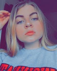 Julie Varga's Instagram, Twitter & Facebook