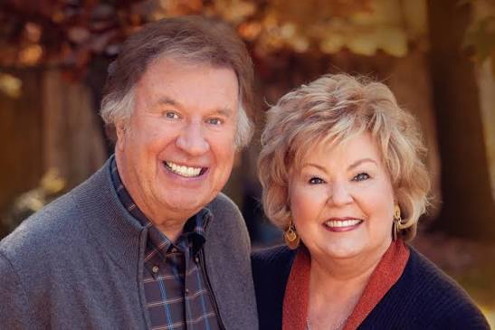 Bill & Gloria Gaither | Invubu