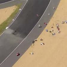 A late flurry of times sees the italian lead the way on home soil after moto3™ free practice, championship. Massensturz Das Halbe Moto3 Feld Geht Zu Boden
