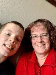 Alyssa Larez's Instagram, Twitter & Facebook