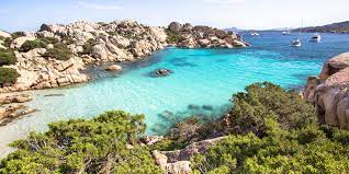 Op een afstand van ongeveer 190 kilometer van het vasteland van italië ligt het eiland sardinië. Sardinie Okruh Smaragdovym Ostrovem Letecky Sardinie Italie Zajezdy Cedok