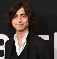 Aiden Gallagher as Tim Drake aka Red Robin : r/Fancast