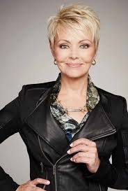 Cette coiffure est idéale si vous avez 50 ans ou plus ! 50 Idees Et Plus De Coupe Courte Pour Les Femmes De 50 Ans Et Plus Coiffures Mode Et Beaute Zenidees