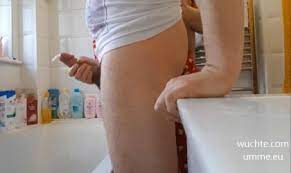 Bahkan pernah ada mitos dikalangan wanita bahwa dengan menelan sperma dapat menghaluskan kulit dan bikin awet. Ehefrau Aus Koln Wichst Den Schwanz Uber Der Badewanne Bis Zum Abspritzen Ab