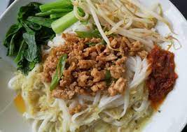 Siapkan wadah, lalu masukan semua bahan. Cara Hebat Membuat Sedap Kwetiau Kuah Topping Ayam