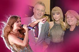 Không sinh ra con ở vạch đích, cha mẹ Taylor Swift vẫn giúp con thành công  | Báo Dân trí