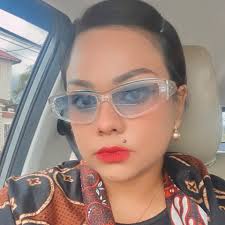 A kilometre below the ocean's surface, the midnight zone is beyond the  reach of the sun. It's a giant black void, larger than all the rest of the  world's habitats combined. There's