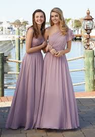 Boasting Muted Earth Tones And Modern Lines Morilee Madeline Gardner S Spring 2018 Bridesmaids Collection Is A Fresh Take On The Classics Abiti Vestiti Nozze