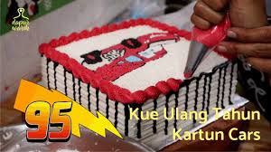Perayaan tersebut dilakukan setahun ada berbagai macam kue ulang tahun yang bentuknya sangat menarik dan bisa menjadi inspirasi buat kamu. Menghias Kue Ulang Tahun Tema Kartun Cars Lighting Mcqueen Youtube