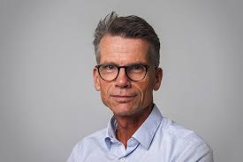 Hij roept iedereen op om 's avonds thuis te blijven, ook zonder avondklok. Avondklok Goed Dat We Ons De Oorlog Herinneren Maar Hij Is Wel Al 75 Jaar Voorbij Home Ad Nl