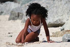 Ab wann spielen kinder alleine. Alleine Spielen Macht Kinder Selbstbewusster So Kann Es Gefordert Werden Babynews De