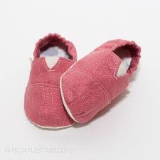 handmade tom style baby crib shoes in a rosebud by