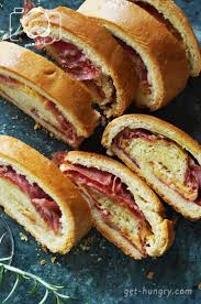 Tortano Del Matese Herzhaftes Kasebrot Mit Scamorza Salami Und Mortadella Get Hungry Olivenbrot Brot Rezept Einfach Rezepte
