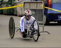 Alex zanardi è stato vittima poco fa di un grave incidente mentre partecipava a una delle tappe della staffetta di obiettivo tricolore, un evento che vede partecipare molti secondo una prima ricostruzione zanardi avrebbe perso il controllo del suo mezzo in una curva in discesa. Come Sta Zanardi Dopo L Incidente In Handbike