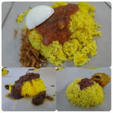 Cara membuat nasi lemak berdasarkan resepi nasi lemak terbaik dan cara memasak nasi lemak sehingga siap untuk dimakan. Assalamualaikum W B T Nasi Lemak Kuning Kedah Rm2 Facebook
