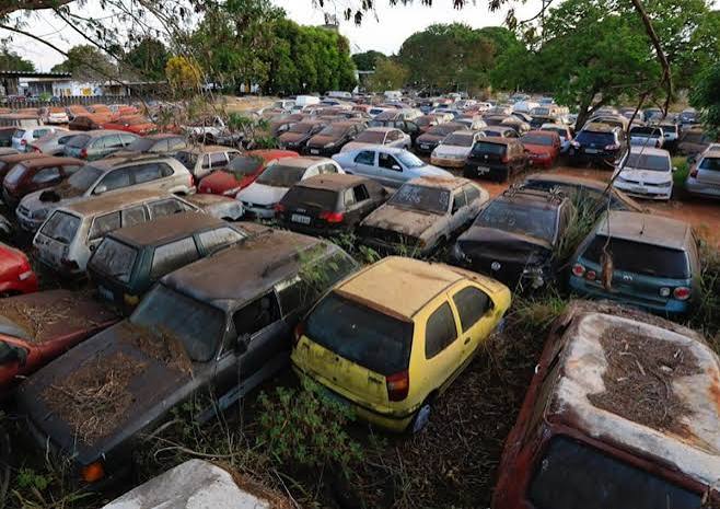 Saiba o que acontece com os ve&iacute;culos abandonados no p&aacute;tio do Detran