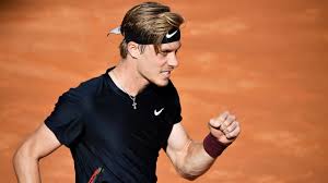 Denis shapovalov of richmond hill, ont. Atp Genf Shapovalov Macht Dreisatzsieg Und Einzug Ins Viertelfinale Mit Ass Gegen Cecchinato Perfekt Tennis Video Eurosport