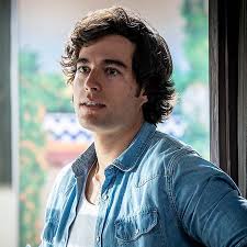 Mateo Santos, empleado de la hacienda y que le robará el corazón a Valeria