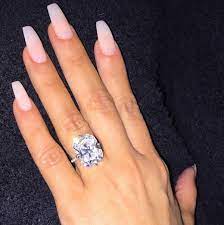 Kim Kardashian Pictures See Her Hottest Photos Celebrity Engagement Rings Kim Kardashian Engagement Ring Beautiful Rings