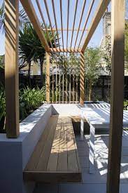 I Like This Modern Pergola Look Courtyard Design Contemporary Garden Design Backyard Landscaping Designs