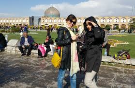 Es interesante saber que la mayoría de las personas que viven en teherán provienen de ciudades de irán con diferentes creencias, culturas, idiomas y estilos de vida, y todos viven juntos. 12 Sitios Que Ver En Un Primer Viaje A Iran