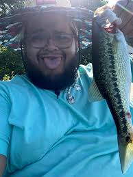 A couple bass I've caught in the last few fishing trips this past 3 weeks  one was 27 inches didn't have my scale but she was nice . The one that I