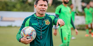 Júnior Amorim prepara mudanças no Sampaio em busca da primeira vitória na Série D