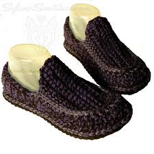 Crochet slipper boots flip flop soles —> free pattern here. Ravelry Loafer Slippers Men And Women Pattern By Sylver Santika