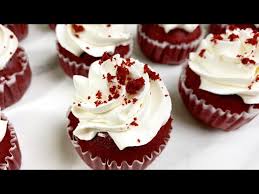 Salah satu rekomendasinya, kamu bisa memasak kue muffin red velvet. Red Velvet Cupcakes Kukus 2 Telur Youtube