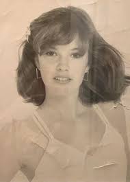 Natalie Zettle é a única filha da única irmã de Kris Jenner, a irmã mais  nova Karen Houghton. : r/KUWTK