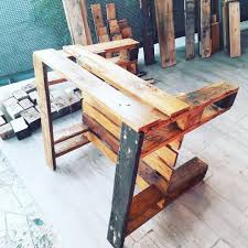 Art Et La Maniere De Bricoler Avec Des Palettes Outdoor Decor Decor Home Decor