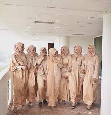 Koleksi tema warna dan design baju bridesmaids | blog. Jomkita Ø¹Ù„Ù‰ ØªÙˆÙŠØªØ± Jomkitakongsi Koleksi Baju Bridesmaids Yang Sangat Cantik Jomkita Korang Yang Nak Kawen Tuh Boleh Dah Usha Usha Design Baju Untuk Geng Bridesmaids Korang Https T Co Nztuoq57fw