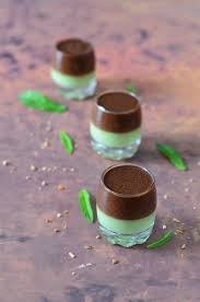 Verrines De Mousse Pralinee Sur Creme Mentholee Do You Cake Verrine De Mousse Verrine Verrine Mousse Au Chocolat