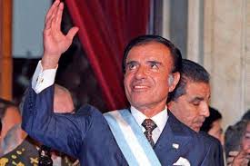 En esa década del '90 comenzó con sus fuertes vínculos políticos de la mano del radical enrique coti nosiglia y el renovador josé luis chupete manzano, funcionario del gobierno de carlos menem. Qupkyx4h7vnx8m