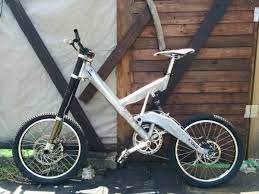 cannondale super v hooligan20インチ仕様に改造しています 車高は 26インチと同程度の高さにしています 若干前下り hooligan gaap spike よりも 更に強烈な個性が出ていると思います フレームの塗装は剥離しただけの状態です トレック モペット 改造