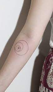 40 Geometrical Best Minimalist Tattoo Ideas 2019 Page 13 Of 41 Tracesofmybody Com Minimalist Tattoo Tattoos Minimalist Tattoo Ideas