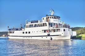 Step aboard the m/s trubaduren and experience a full evening composed of entertainment, archipelago and seafood. Skaldjurskryssning Med Show Sodra Skargarden Unga Foraldrar
