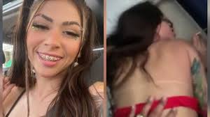 MC Pipokinha Dando A Buceta E Fumando Um Baseado - Bucetas X