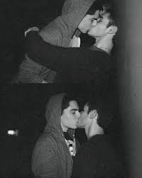 Black And White Kissing Pin On And