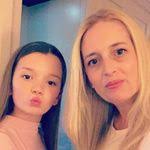 Carrie Phipps's Instagram, Twitter & Facebook