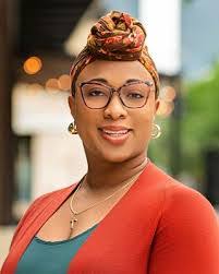 Lisa Morgan's Instagram, Twitter & Facebook