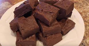 Fudge Simple Et Economique Avec Seulement 2 Ingredients Recette Dessert Fudge Fudge Au Chocolat