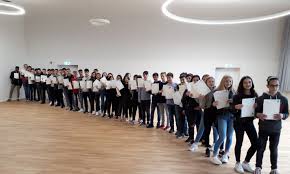 Σύμφωνα με πληροφορίες, τα πρωτόκολλα που θα ισχύσουν για τα γυμναστήρια είναι 1 self test την εβδομάδα για εργαζόμενους και αθλούμενους και υποχρεωτική χρήση διπλής μάσκας ή μάσκας. Bettina Von Arnim Gymnasium Haberlandstr 14 41539 Dormagen Tel 02133 245530