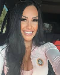 Katelyn Oakley's Instagram, Twitter & Facebook