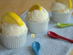 Si tratta di uno di quei gusti senza tempo, che troverà sempre spazio nelle gelaterie. Gelato Al Limone Cremoso Senza Uova E Senza Gelatiera